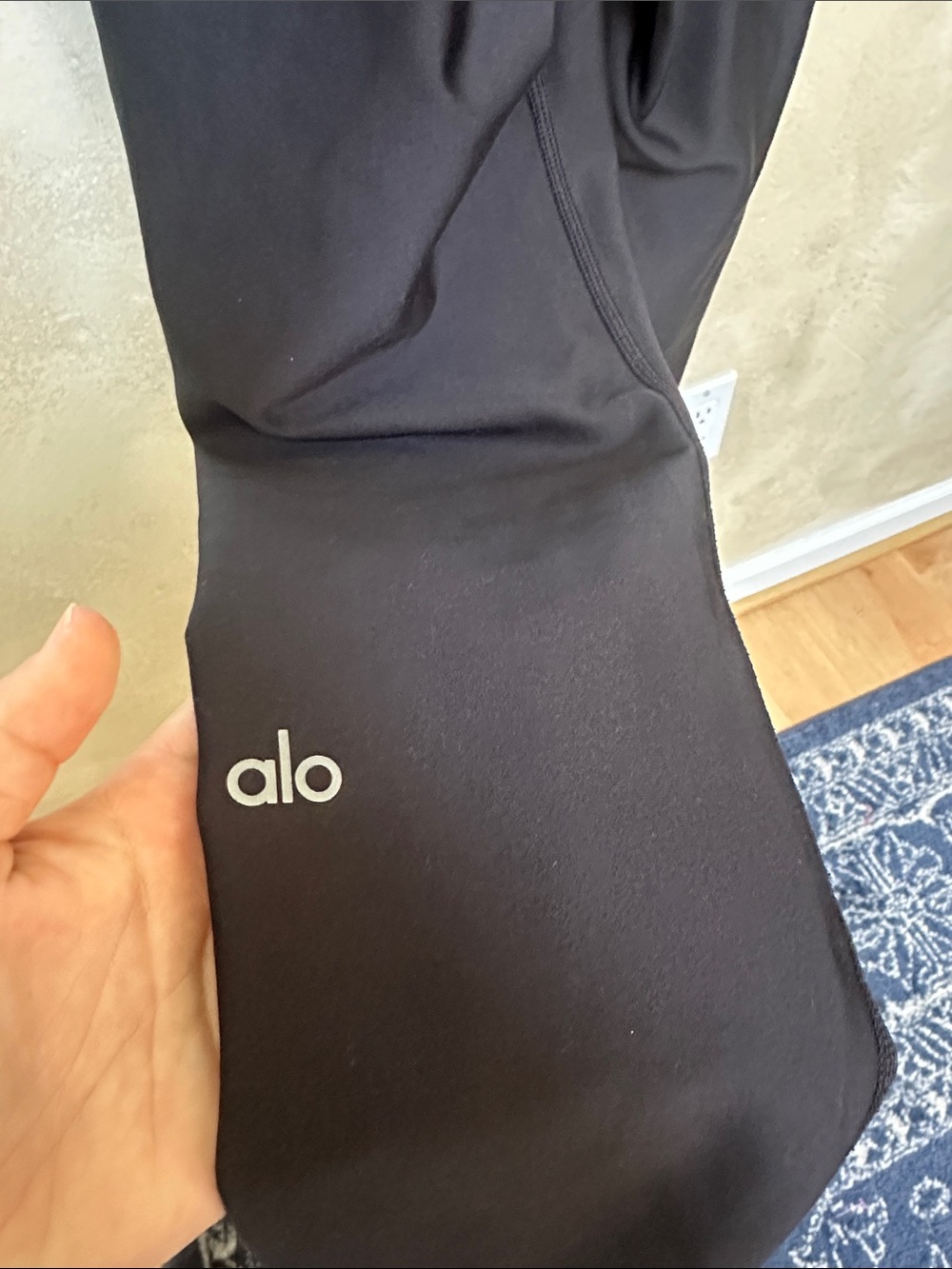 ALO Yoga Black High-Rise Capri Leggings sz small - Picture 10 of 10